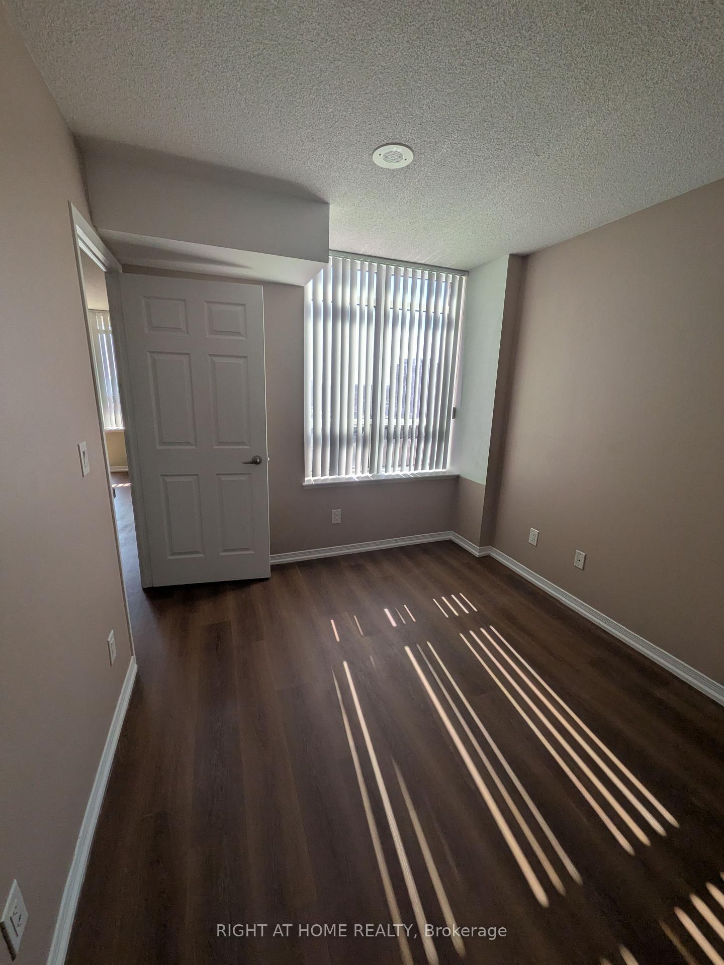 Photo 13 of Unit 910, 75 King William Crescent, Richmond Hill, Langstaff — HOMEH