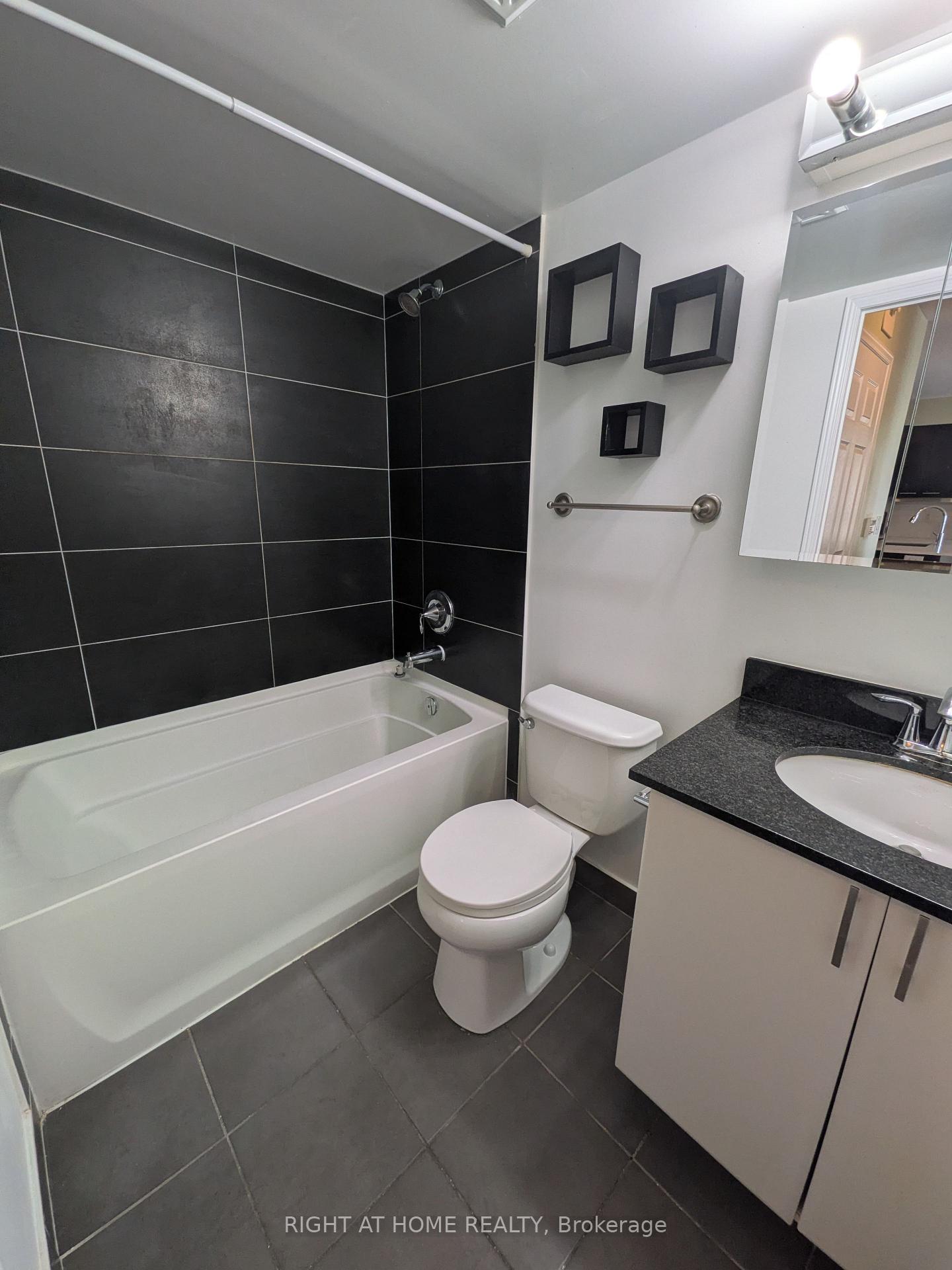 Photo 14 of Unit 910, 75 King William Crescent, Richmond Hill, Langstaff — HOMEH