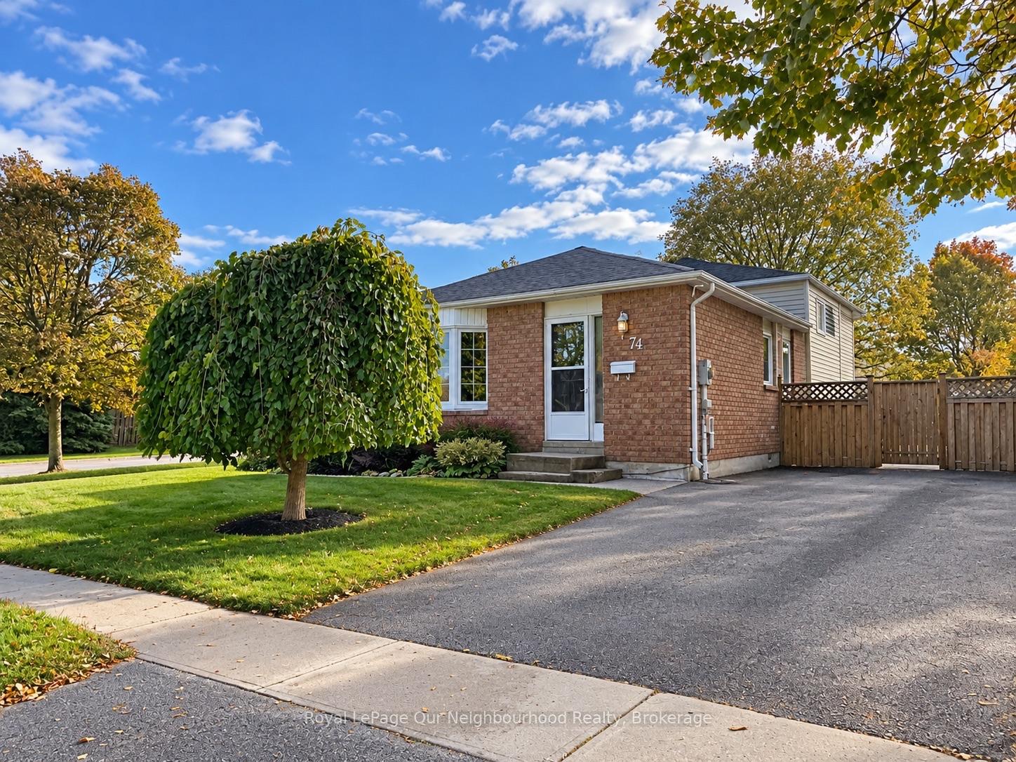 Photo 2 of 74 Centrefield Drive, Clarington, Courtice — HOMEH