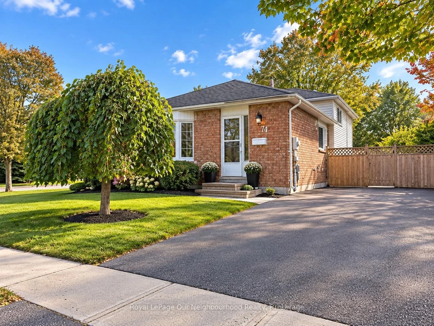 Photo 5 of 74 Centrefield Drive, Clarington, Courtice — HOMEH