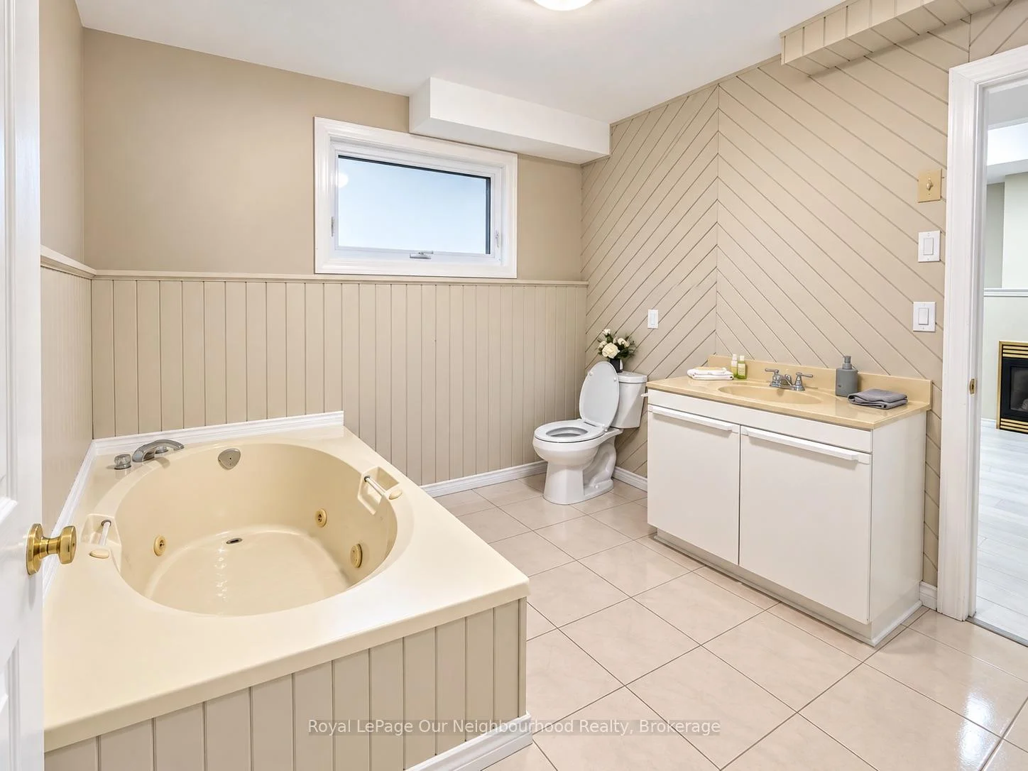 Photo 34 of 74 Centrefield Drive, Clarington, Courtice — HOMEH