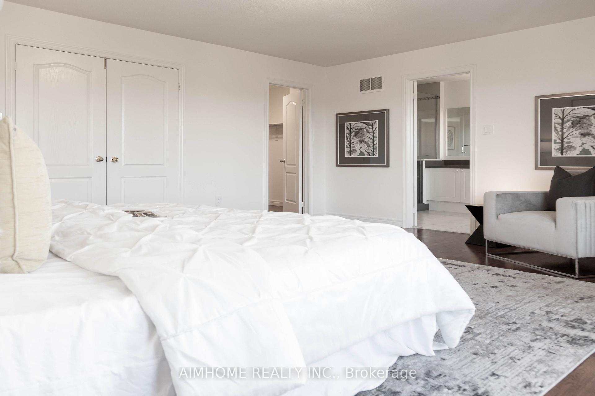 Photo 24 of 11 Alpaca Drive, Richmond Hill, Jefferson — HOMEH