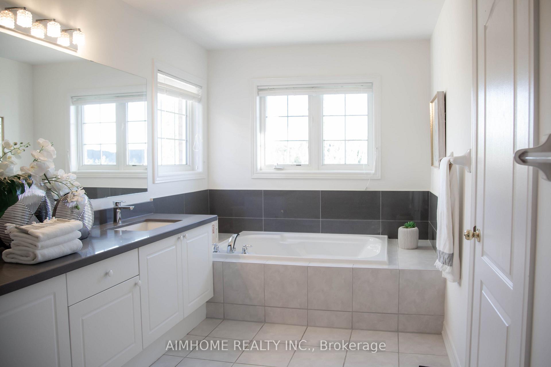 Photo 26 of 11 Alpaca Drive, Richmond Hill, Jefferson — HOMEH
