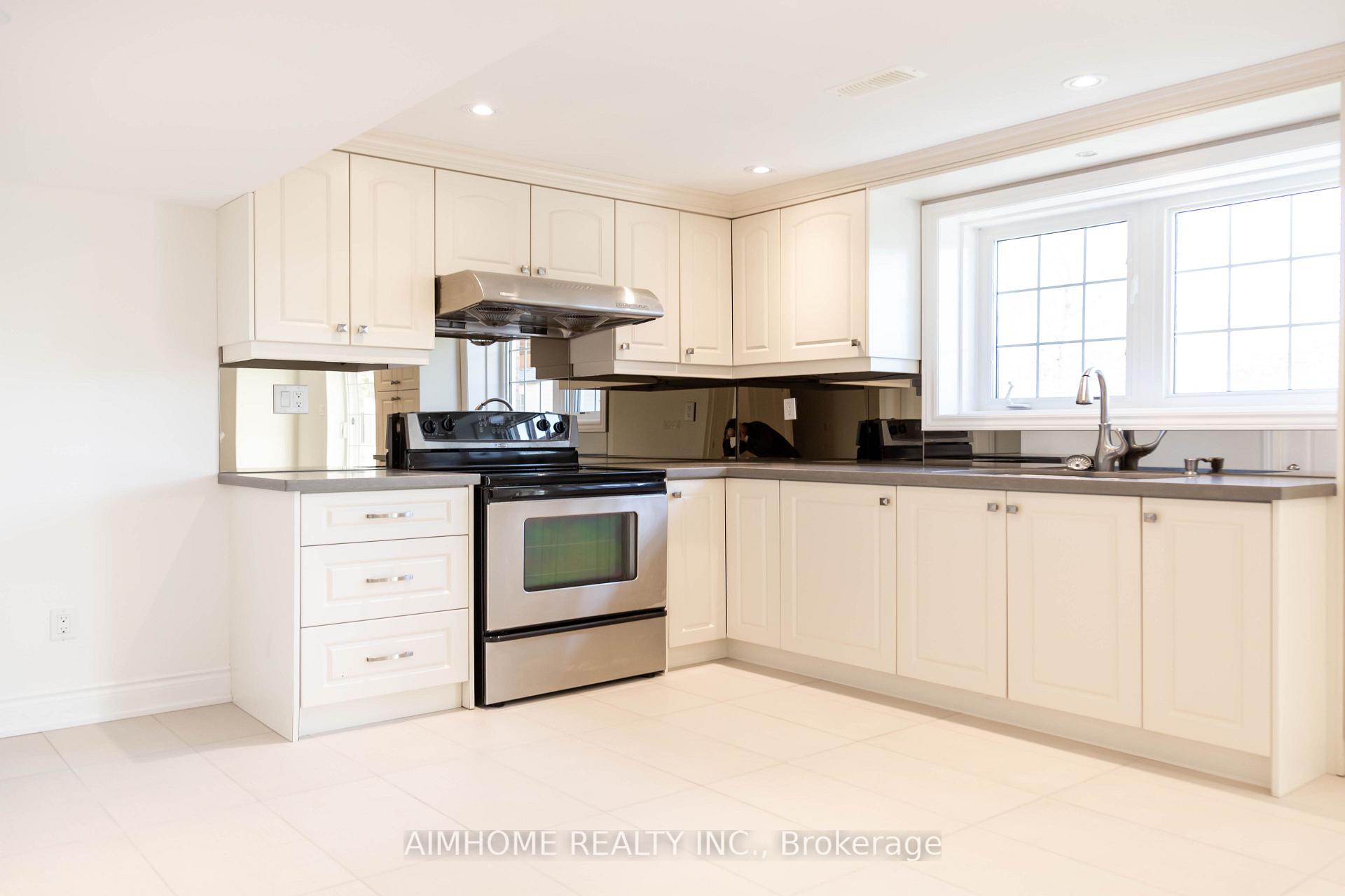 Photo 35 of 11 Alpaca Drive, Richmond Hill, Jefferson — HOMEH