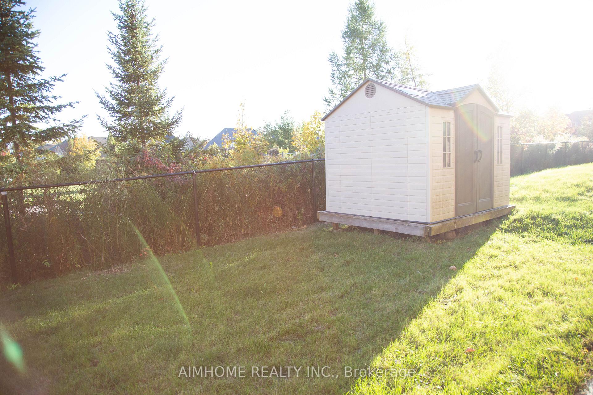 Photo 40 of 11 Alpaca Drive, Richmond Hill, Jefferson — HOMEH