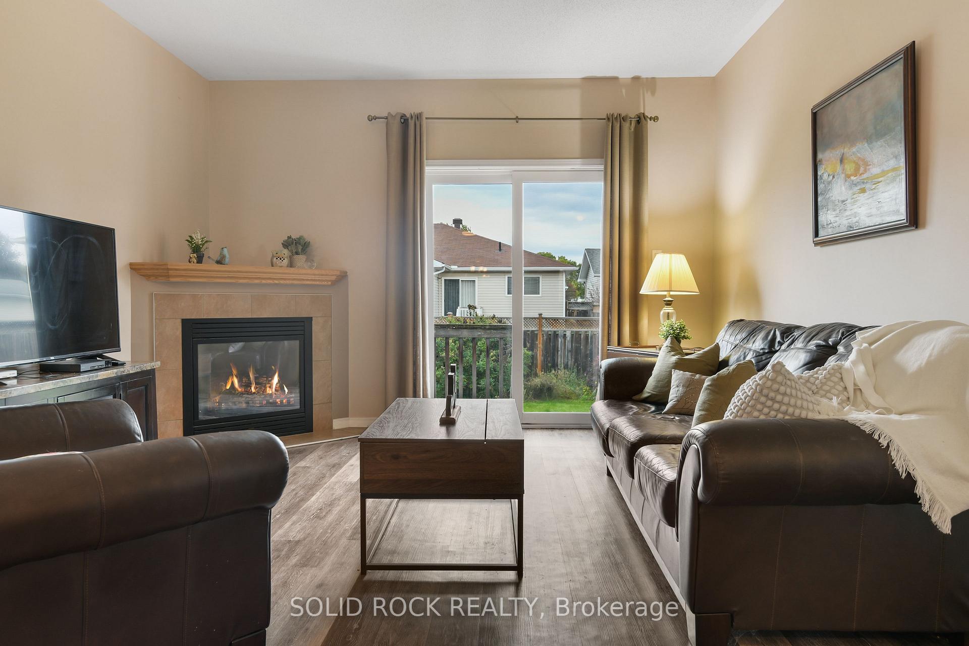 Photo 3 of 16 Moe Robillard Street, Arnprior, Arnprior — HOMEH
