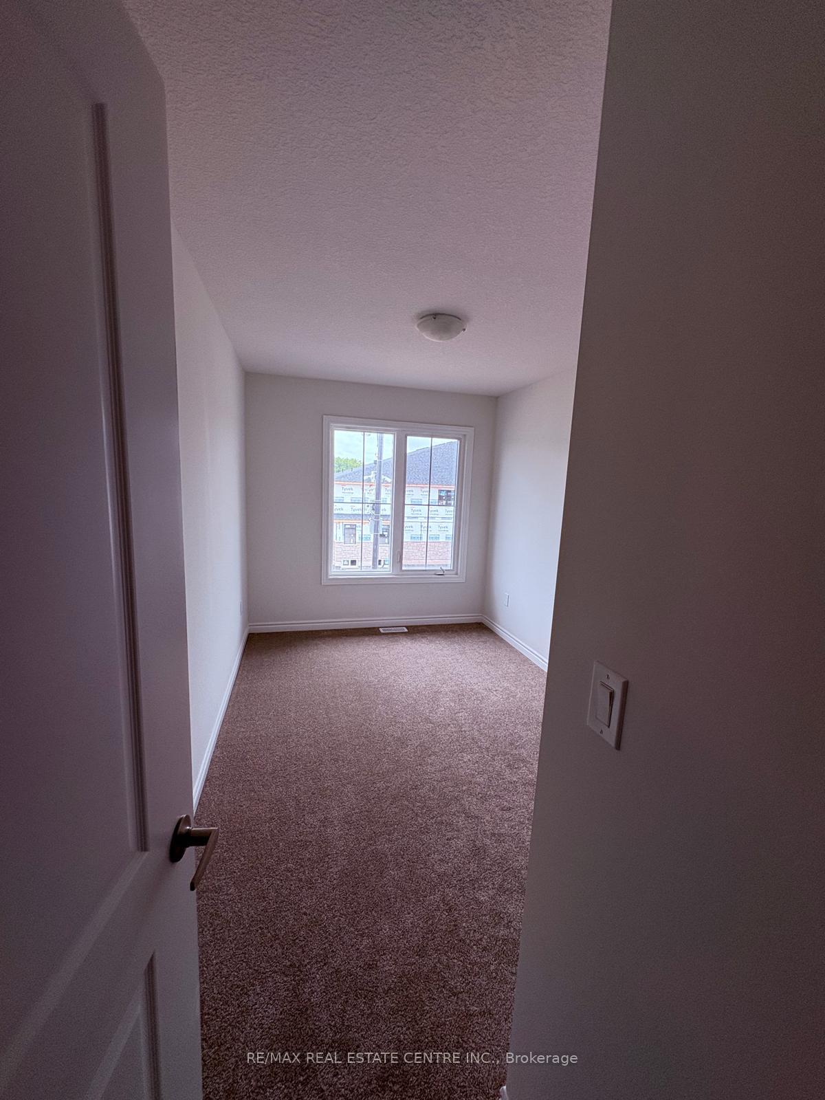 Photo 3 of 8 Elite Crescent, Haldimand — HOMEH