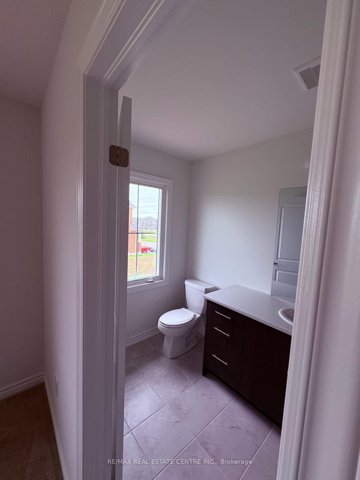 Photo 15 of 8 Elite Crescent, Haldimand — HOMEH