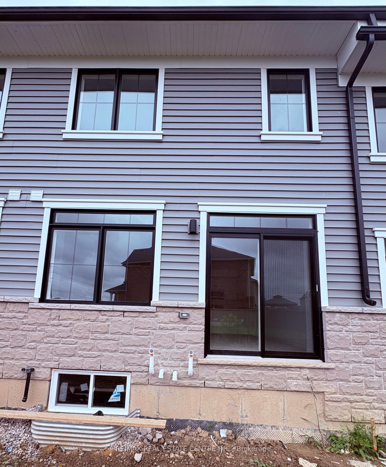 Photo 18 of 8 Elite Crescent, Haldimand — HOMEH
