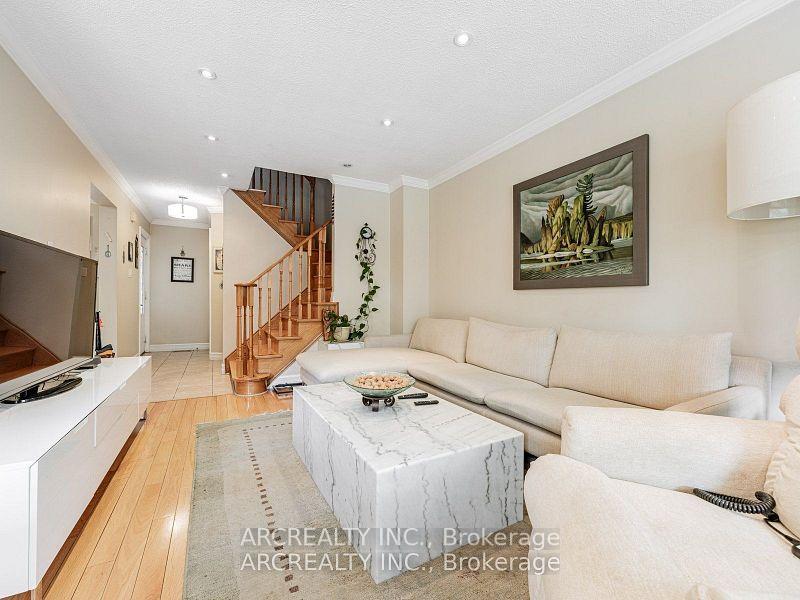 Photo 2 of 49 White Boulevard, Vaughan, Brownridge — HOMEH