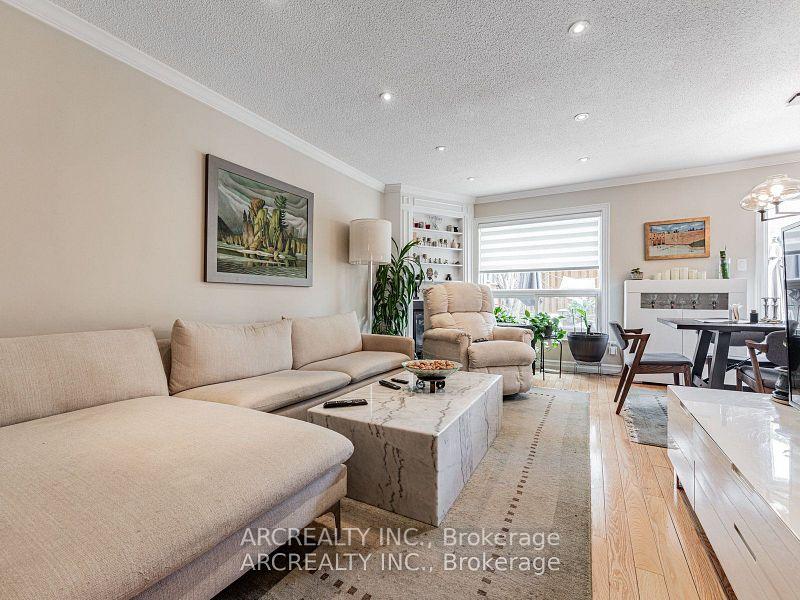 Photo 3 of 49 White Boulevard, Vaughan, Brownridge — HOMEH
