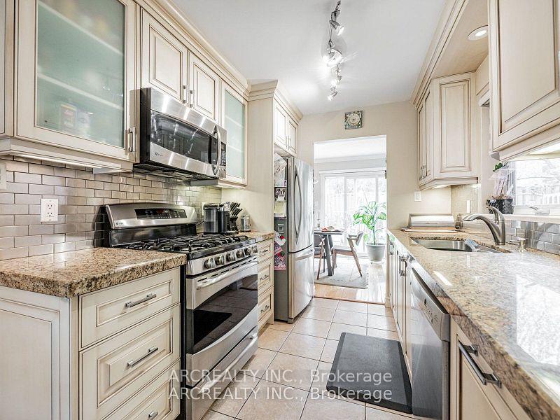 Photo 4 of 49 White Boulevard, Vaughan, Brownridge — HOMEH