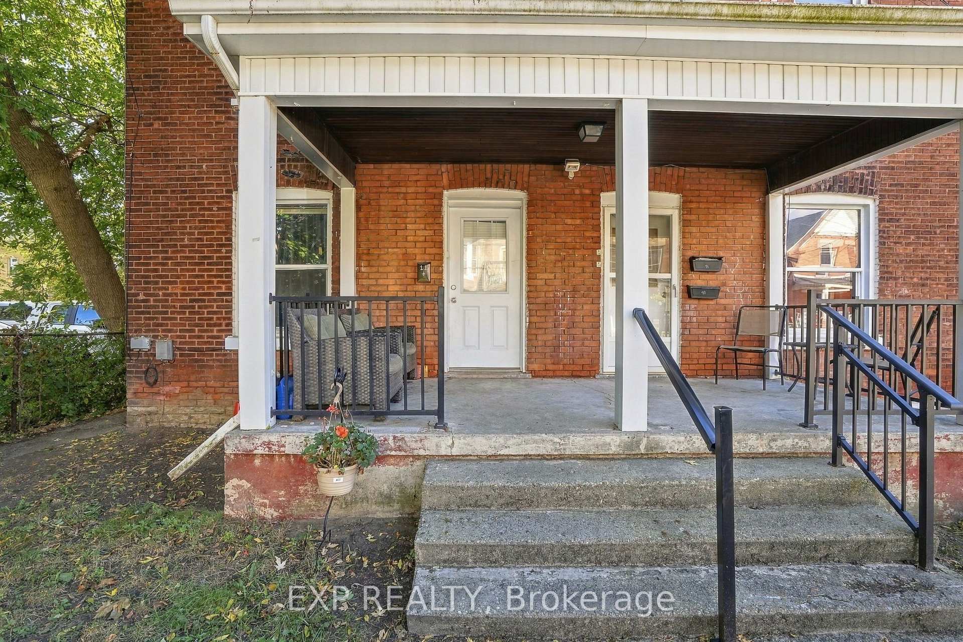 Photo 2 of 11 Hart Street, Brant, Brantford Twp — HOMEH