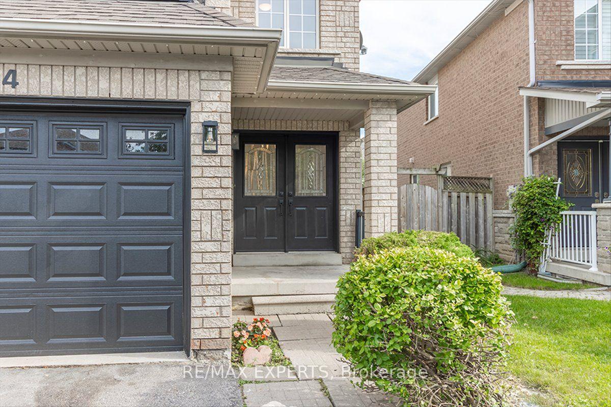 Photo 4 of 104 Echo Ridge Crescent, Vaughan, Sonoma Heights — HOMEH