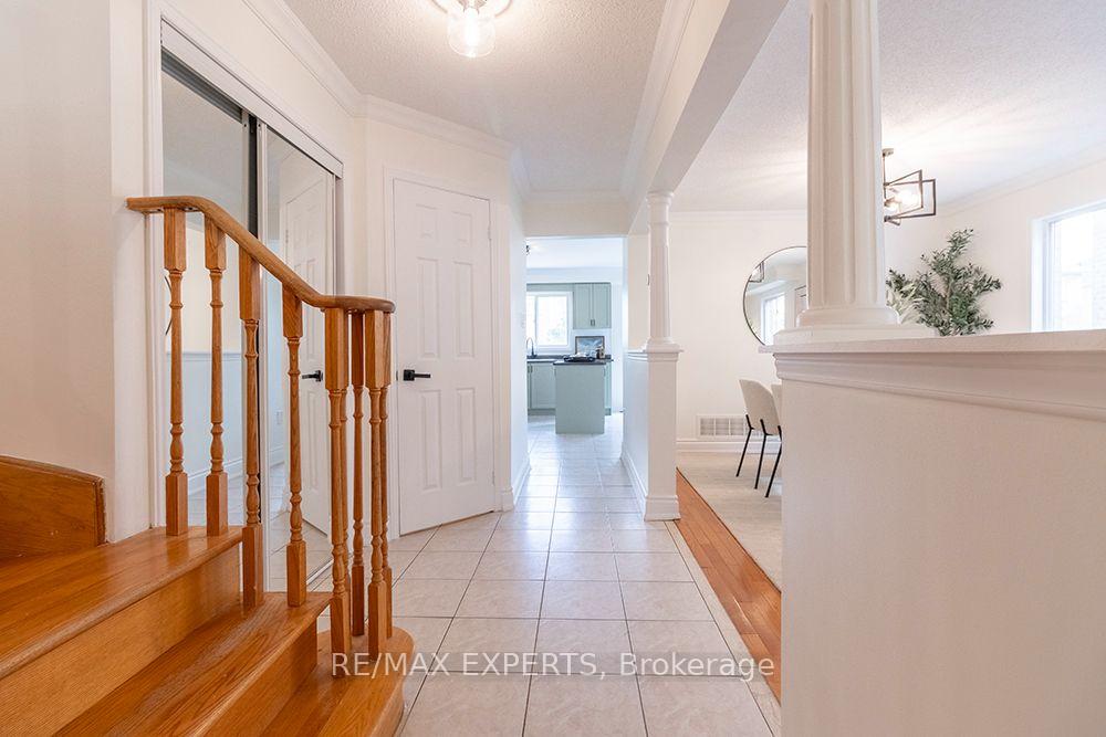 Photo 6 of 104 Echo Ridge Crescent, Vaughan, Sonoma Heights — HOMEH