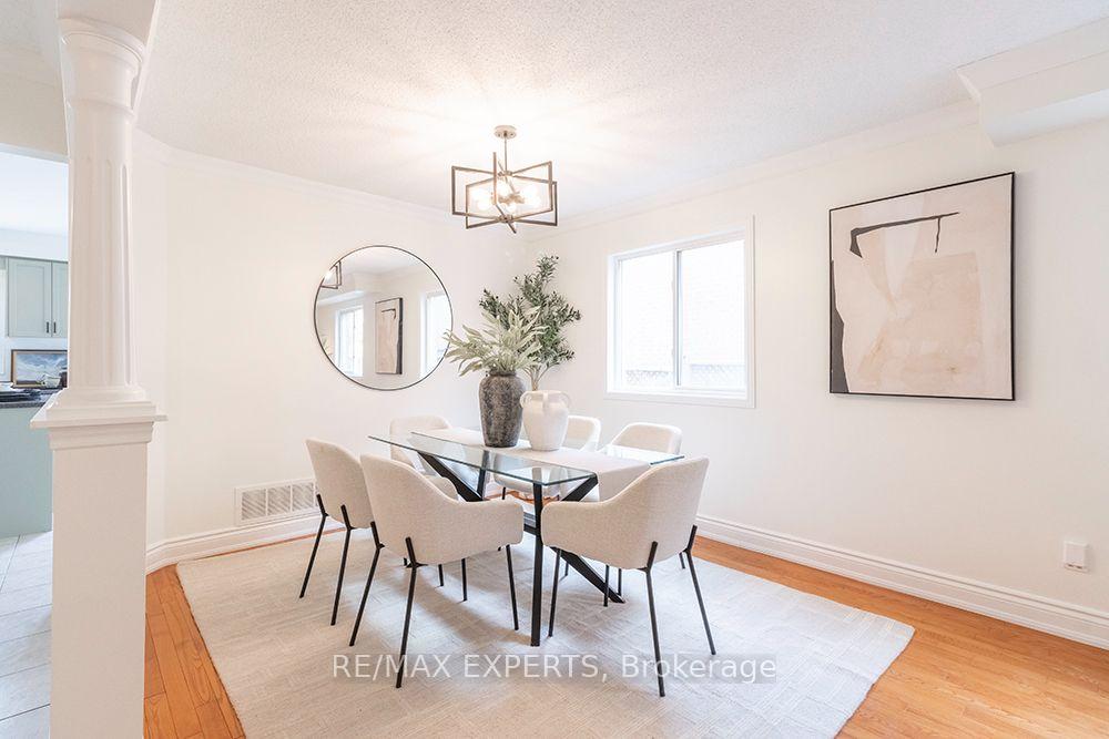 Photo 8 of 104 Echo Ridge Crescent, Vaughan, Sonoma Heights — HOMEH