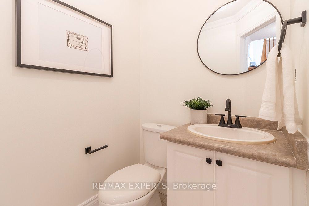 Photo 11 of 104 Echo Ridge Crescent, Vaughan, Sonoma Heights — HOMEH