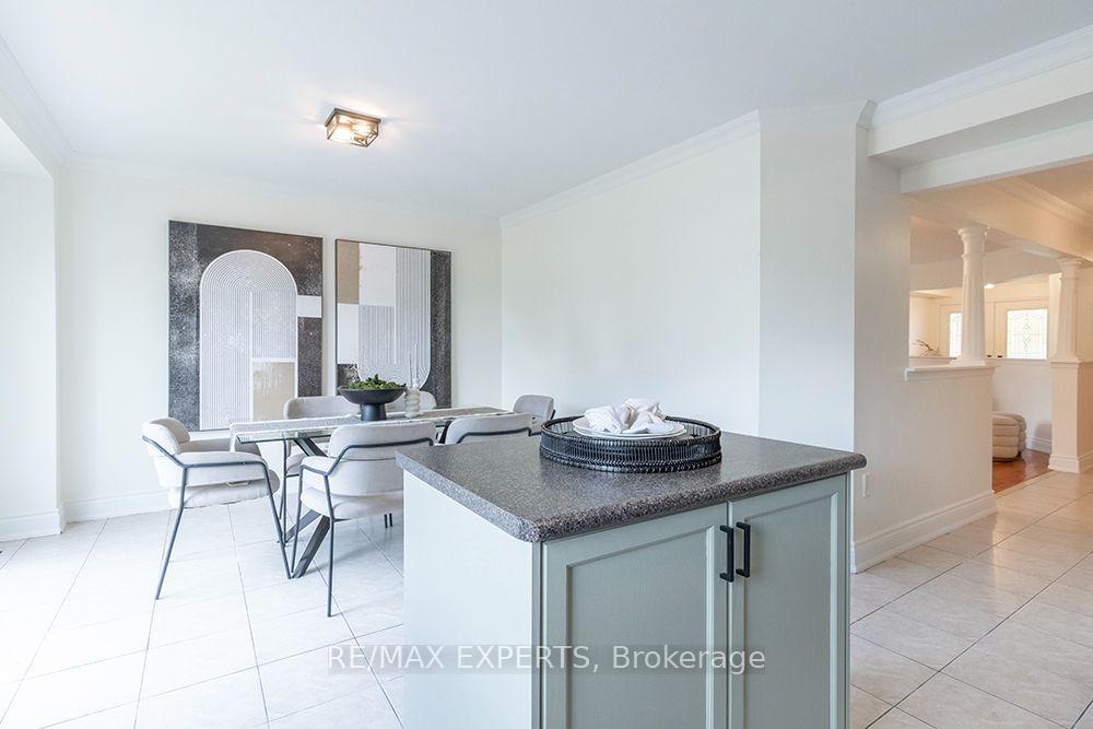 Photo 16 of 104 Echo Ridge Crescent, Vaughan, Sonoma Heights — HOMEH