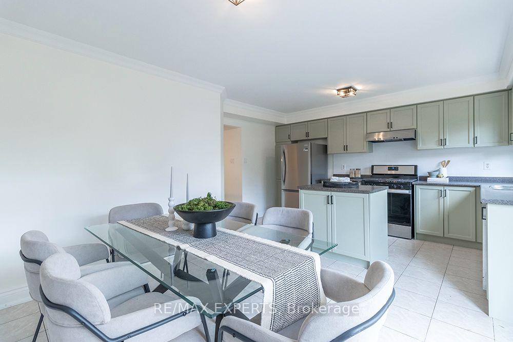 Photo 17 of 104 Echo Ridge Crescent, Vaughan, Sonoma Heights — HOMEH