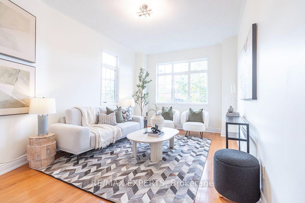 Photo 19 of 104 Echo Ridge Crescent, Vaughan, Sonoma Heights — HOMEH