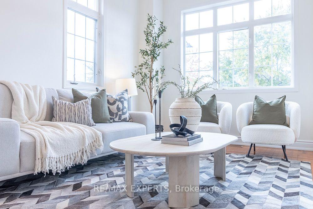 Photo 22 of 104 Echo Ridge Crescent, Vaughan, Sonoma Heights — HOMEH