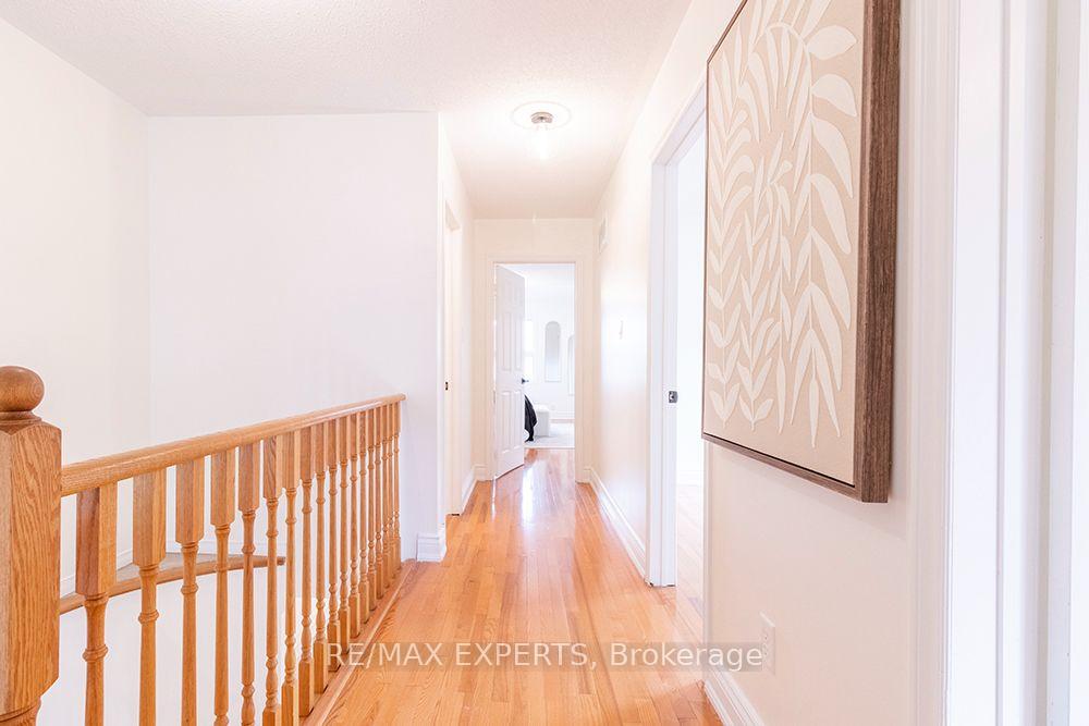 Photo 23 of 104 Echo Ridge Crescent, Vaughan, Sonoma Heights — HOMEH