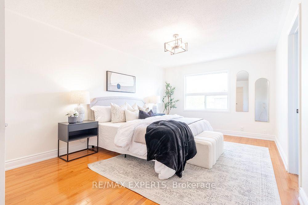 Photo 24 of 104 Echo Ridge Crescent, Vaughan, Sonoma Heights — HOMEH