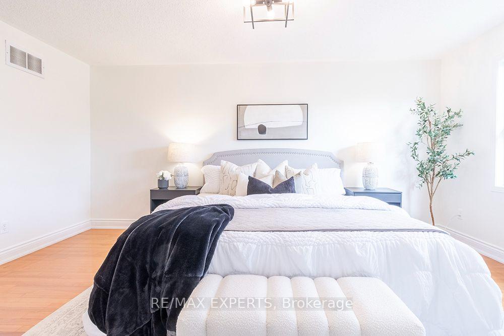 Photo 28 of 104 Echo Ridge Crescent, Vaughan, Sonoma Heights — HOMEH