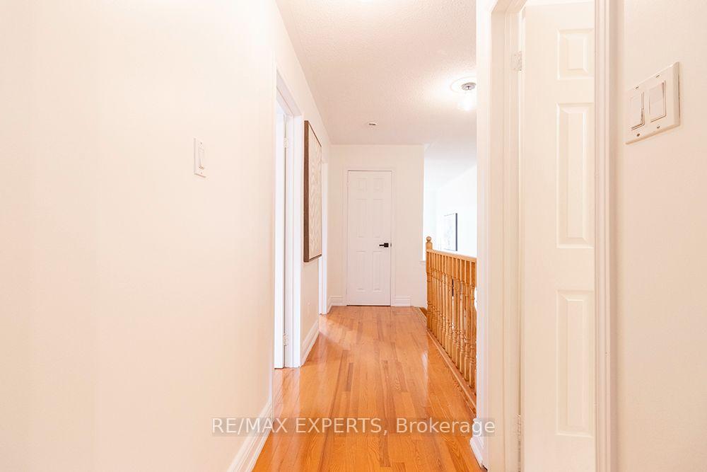 Photo 32 of 104 Echo Ridge Crescent, Vaughan, Sonoma Heights — HOMEH