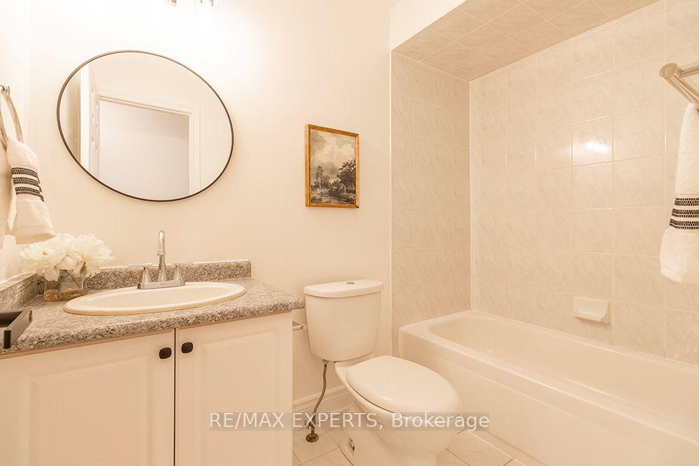 Photo 33 of 104 Echo Ridge Crescent, Vaughan, Sonoma Heights — HOMEH