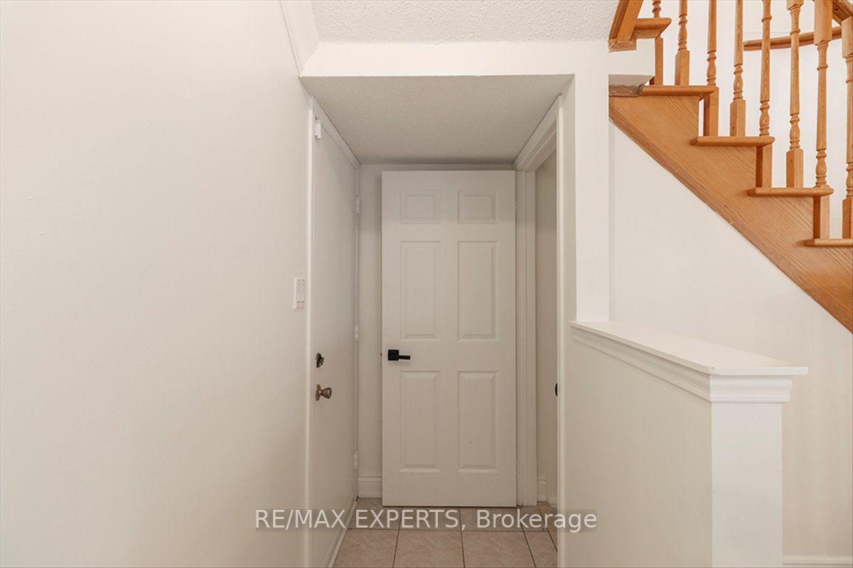Photo 34 of 104 Echo Ridge Crescent, Vaughan, Sonoma Heights — HOMEH