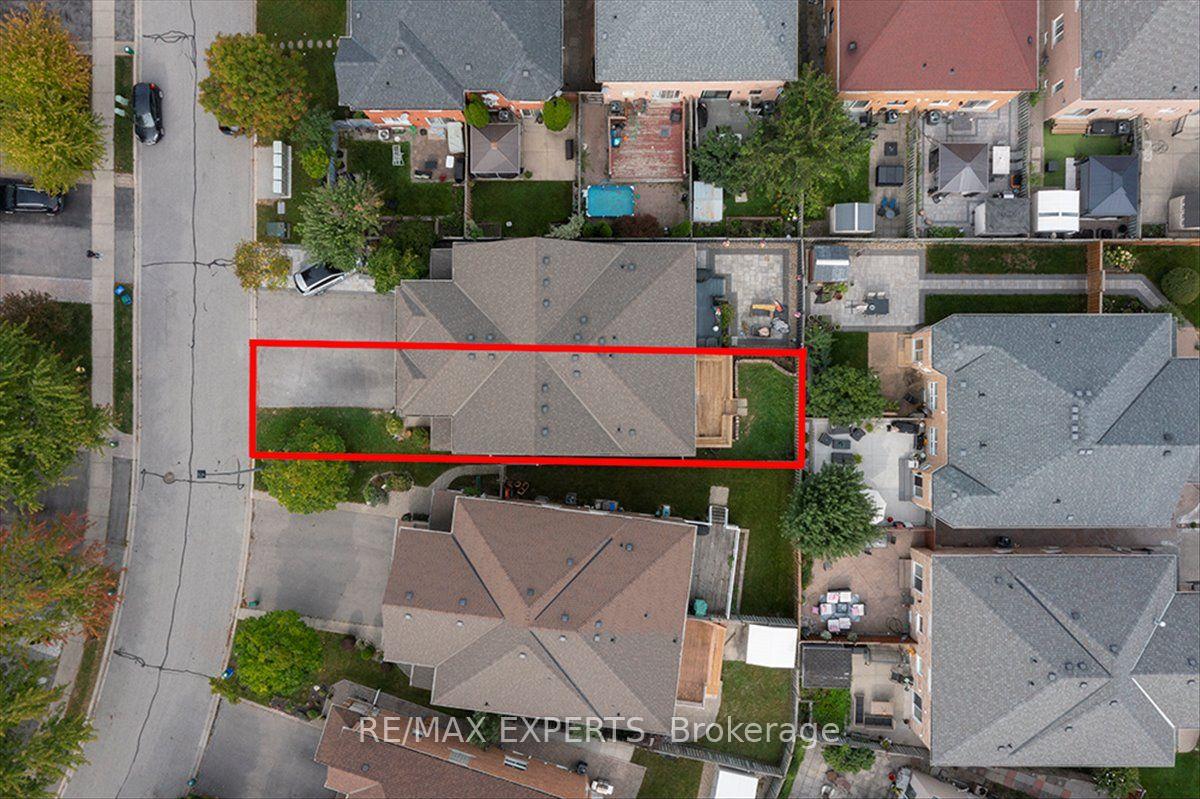 Photo 45 of 104 Echo Ridge Crescent, Vaughan, Sonoma Heights — HOMEH