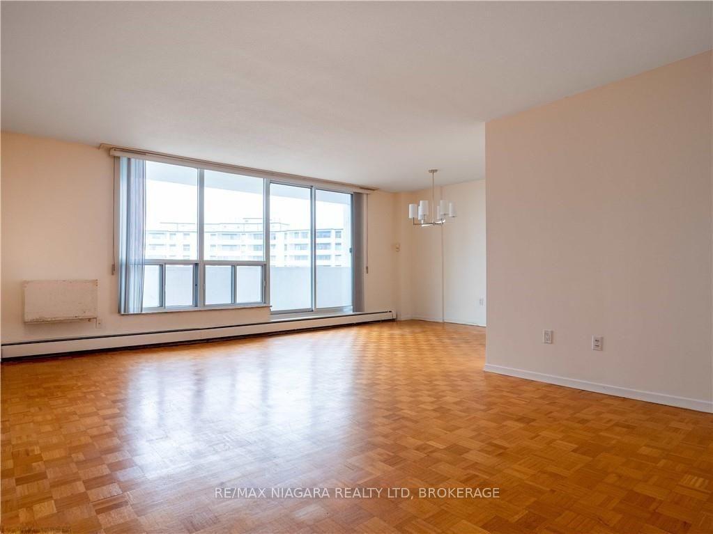Photo 4 of Unit 1002, 35 Towering Heights Boulevard, St. Catharines, Glendale/Glenridge — HOMEH