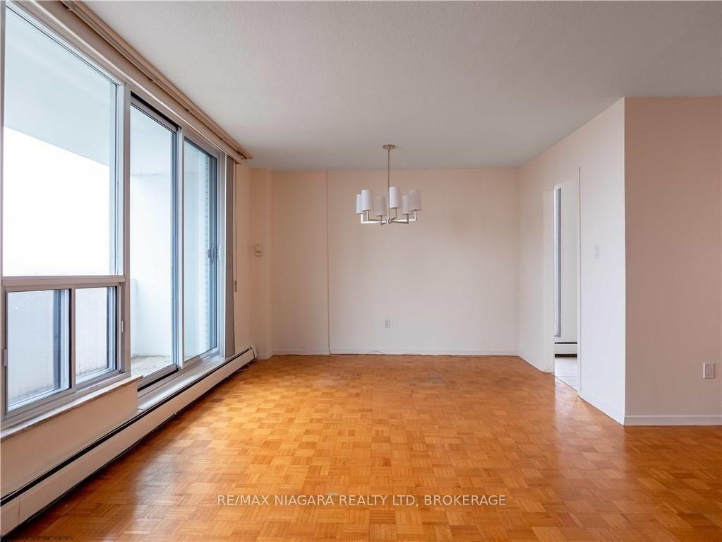Photo 6 of Unit 1002, 35 Towering Heights Boulevard, St. Catharines, Glendale/Glenridge — HOMEH