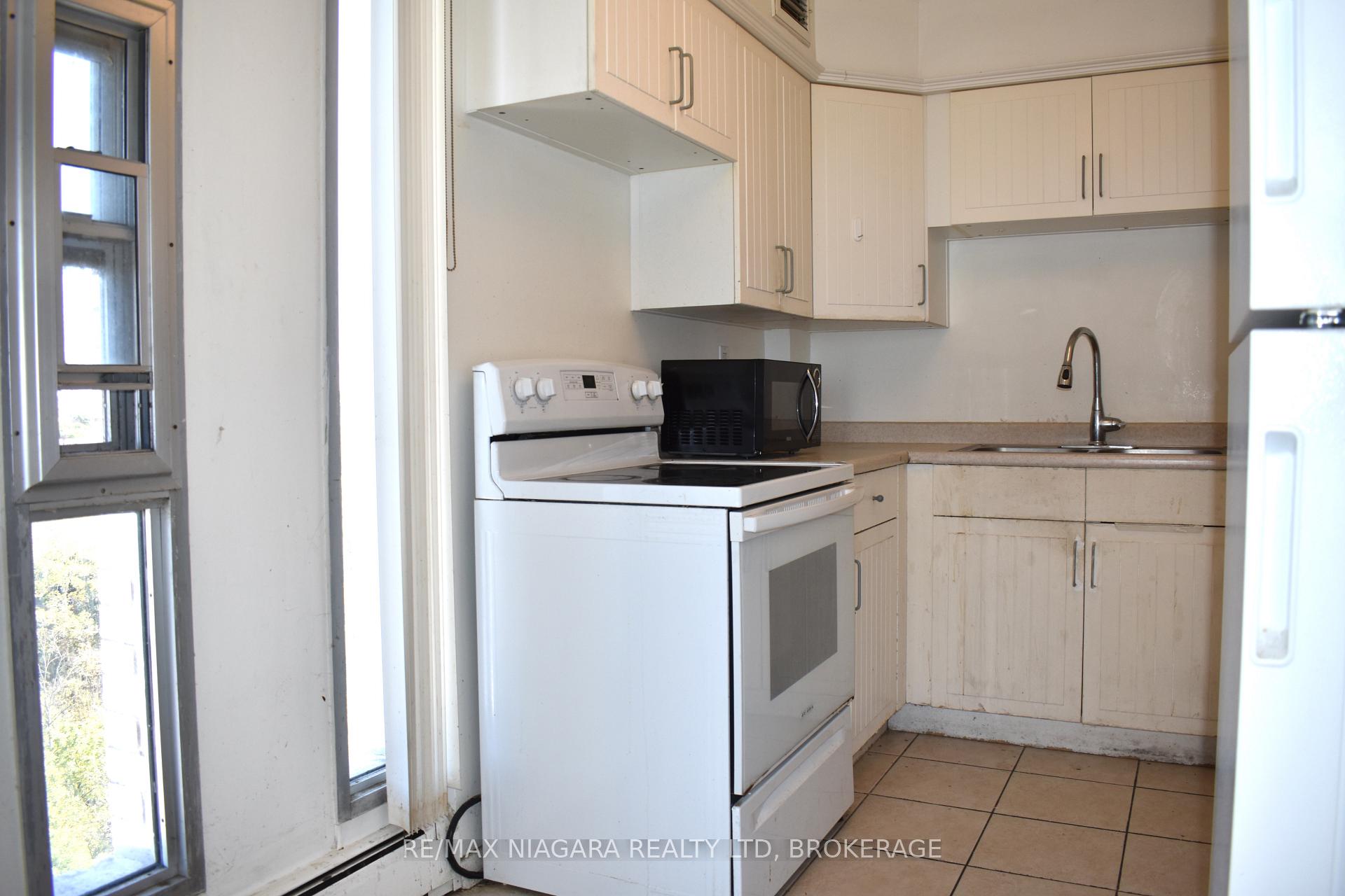 Photo 9 of Unit 1002, 35 Towering Heights Boulevard, St. Catharines, Glendale/Glenridge — HOMEH