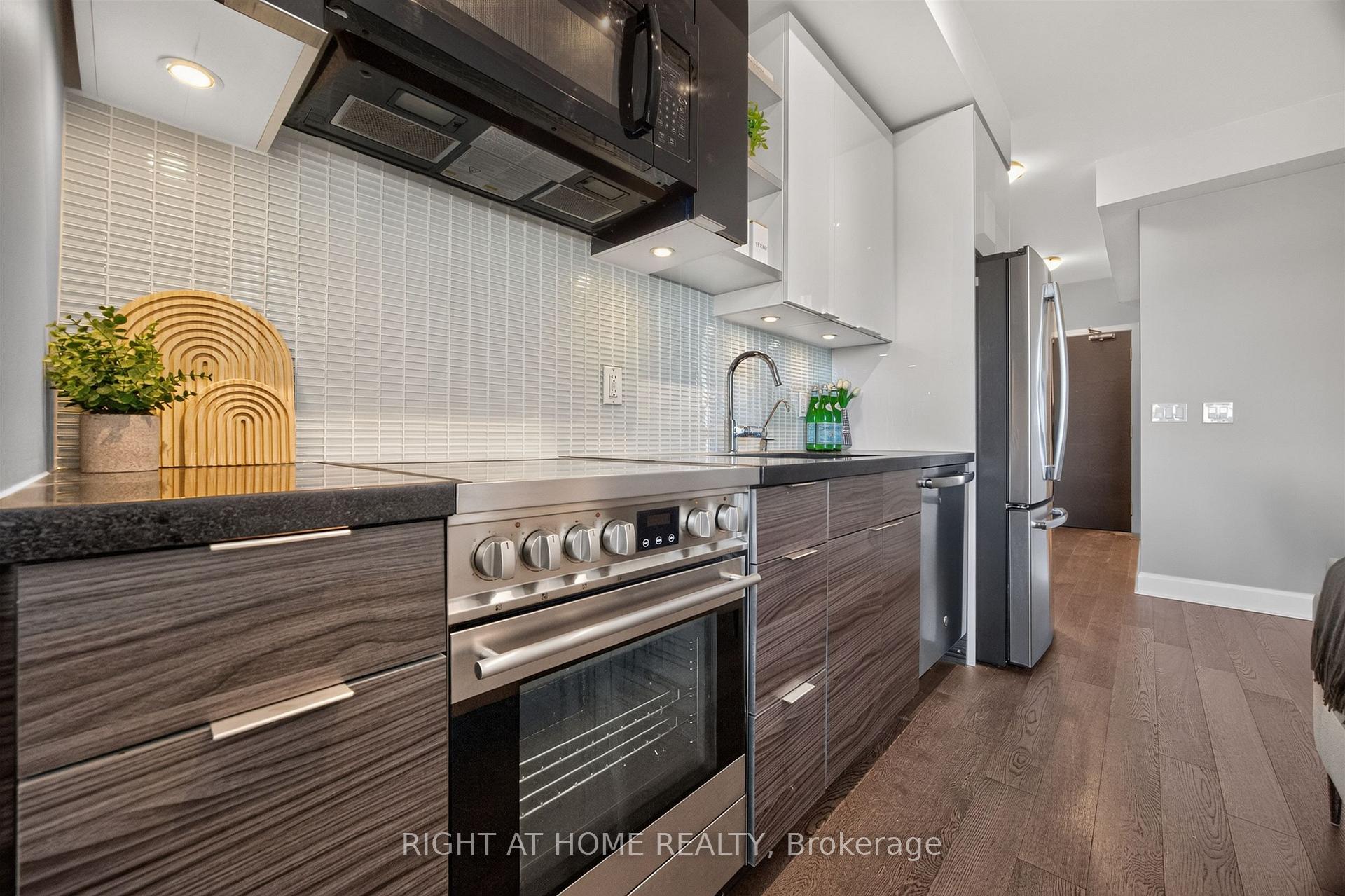 Photo 8 of Unit 1801, 33 Shore Breeze Drive, Etobicoke, Mimico — HOMEH