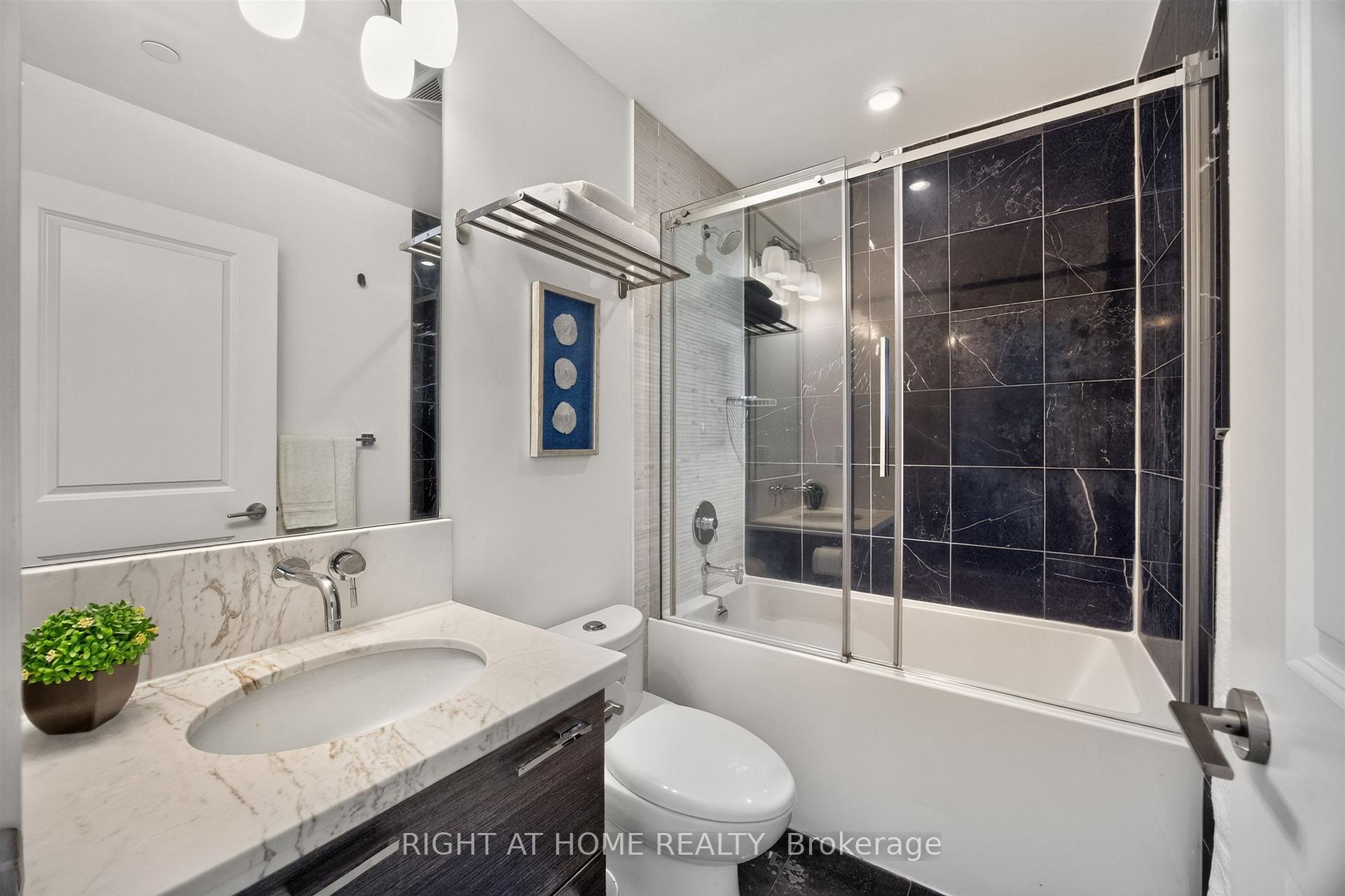 Photo 11 of Unit 1801, 33 Shore Breeze Drive, Etobicoke, Mimico — HOMEH