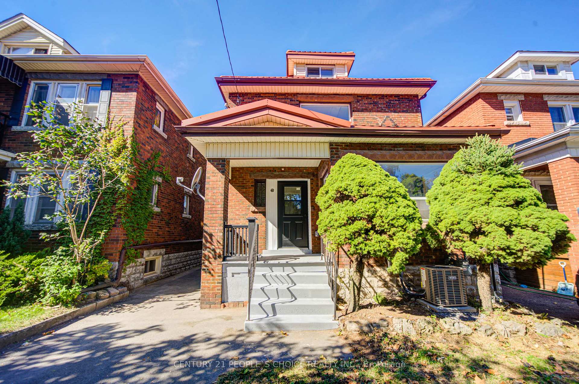 Photo 2 of 176 London Street S, Hamilton, Delta — HOMEH