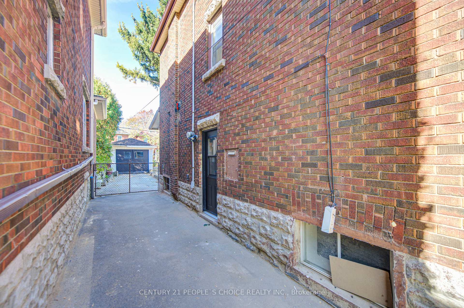 Photo 7 of 176 London Street S, Hamilton, Delta — HOMEH