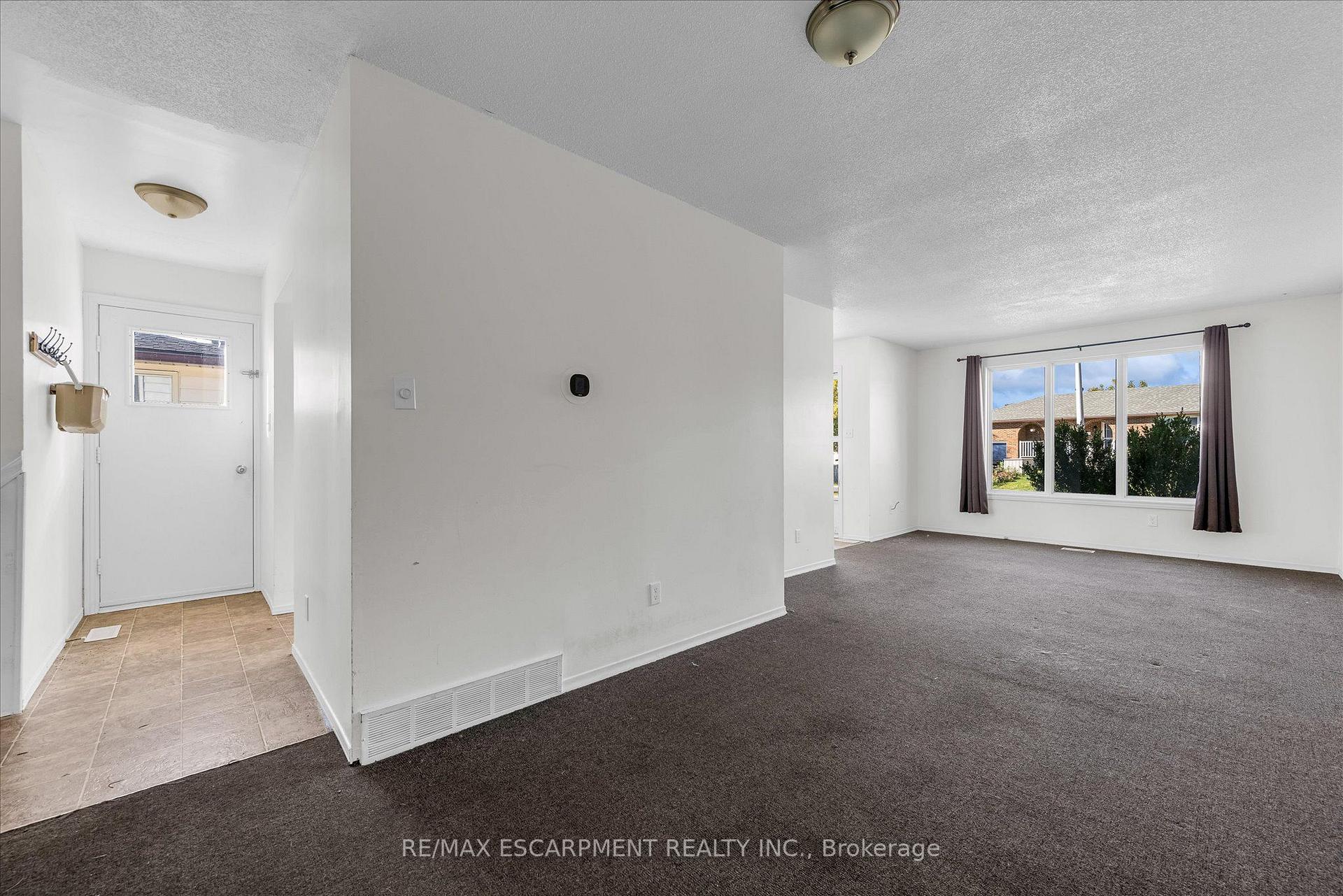 Photo 4 of 16 Crystal Court, Cambridge, Greenway-Chaplin — HOMEH