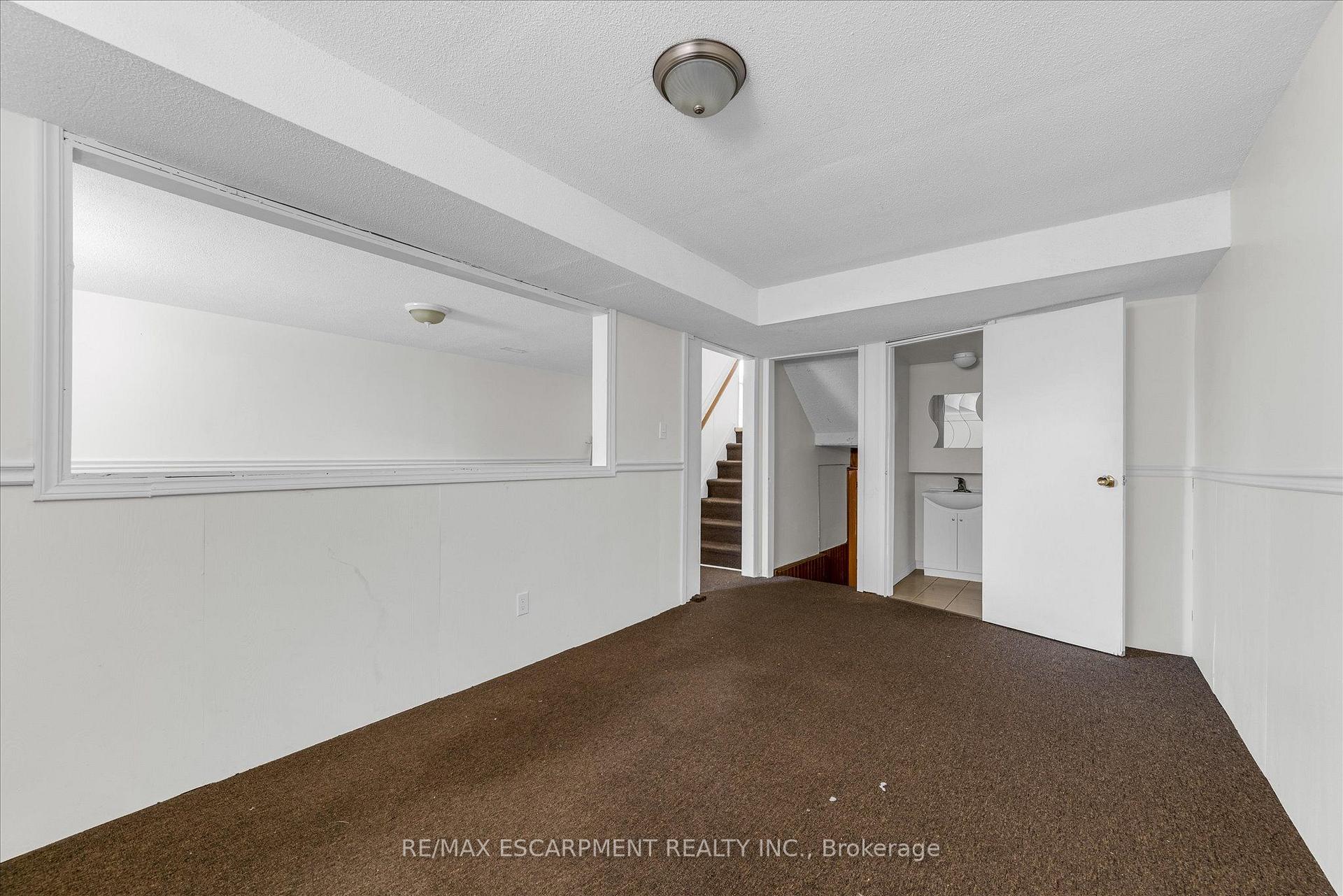 Photo 18 of 16 Crystal Court, Cambridge, Greenway-Chaplin — HOMEH