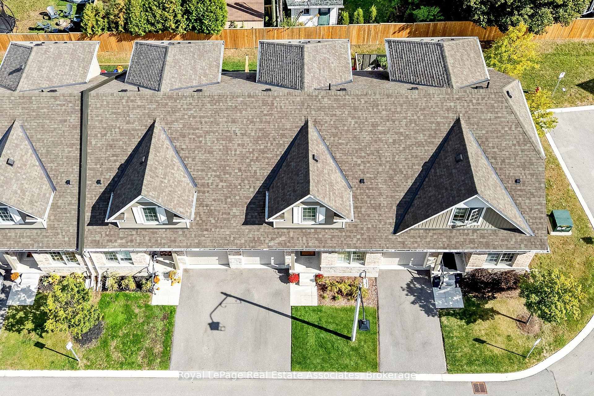 Photo 3 of Unit 10, 19 Braida Lane, Halton Hills, Acton — HOMEH