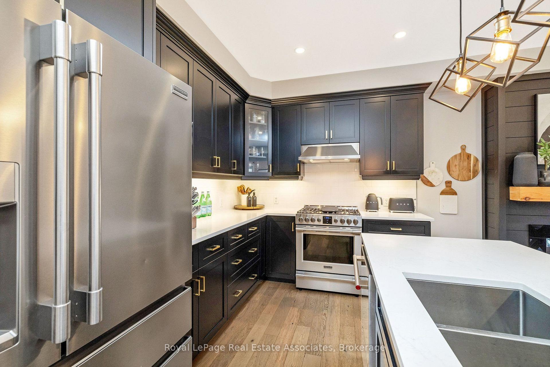 Photo 6 of Unit 10, 19 Braida Lane, Halton Hills, Acton — HOMEH