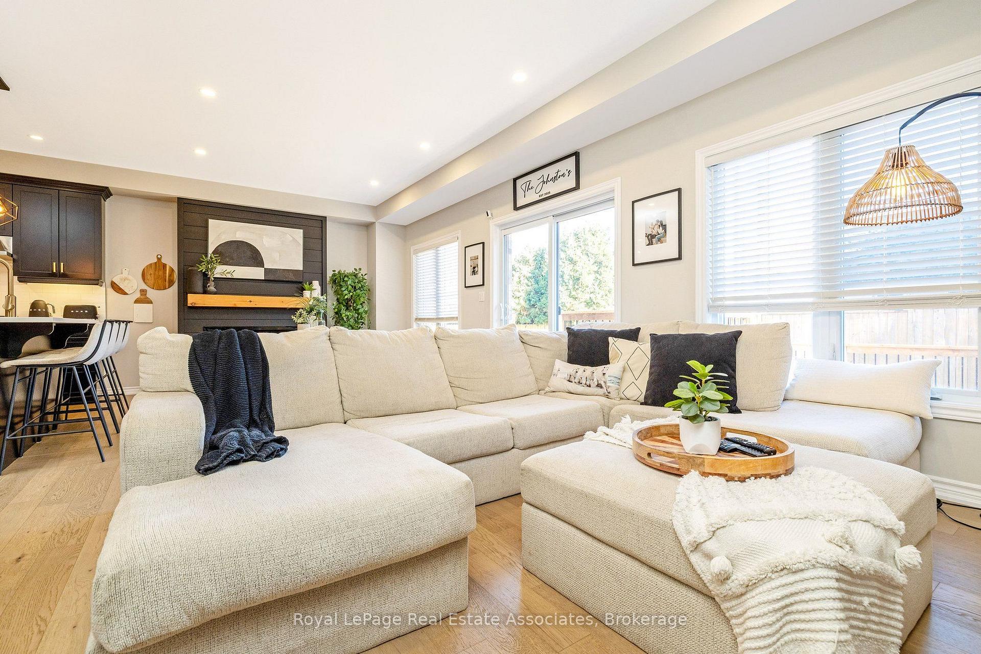 Photo 10 of Unit 10, 19 Braida Lane, Halton Hills, Acton — HOMEH