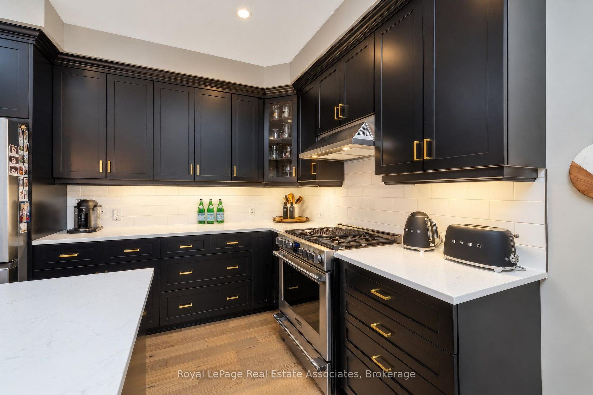 Photo 7 of Unit 10, 19 Braida Lane, Halton Hills, Acton — HOMEH