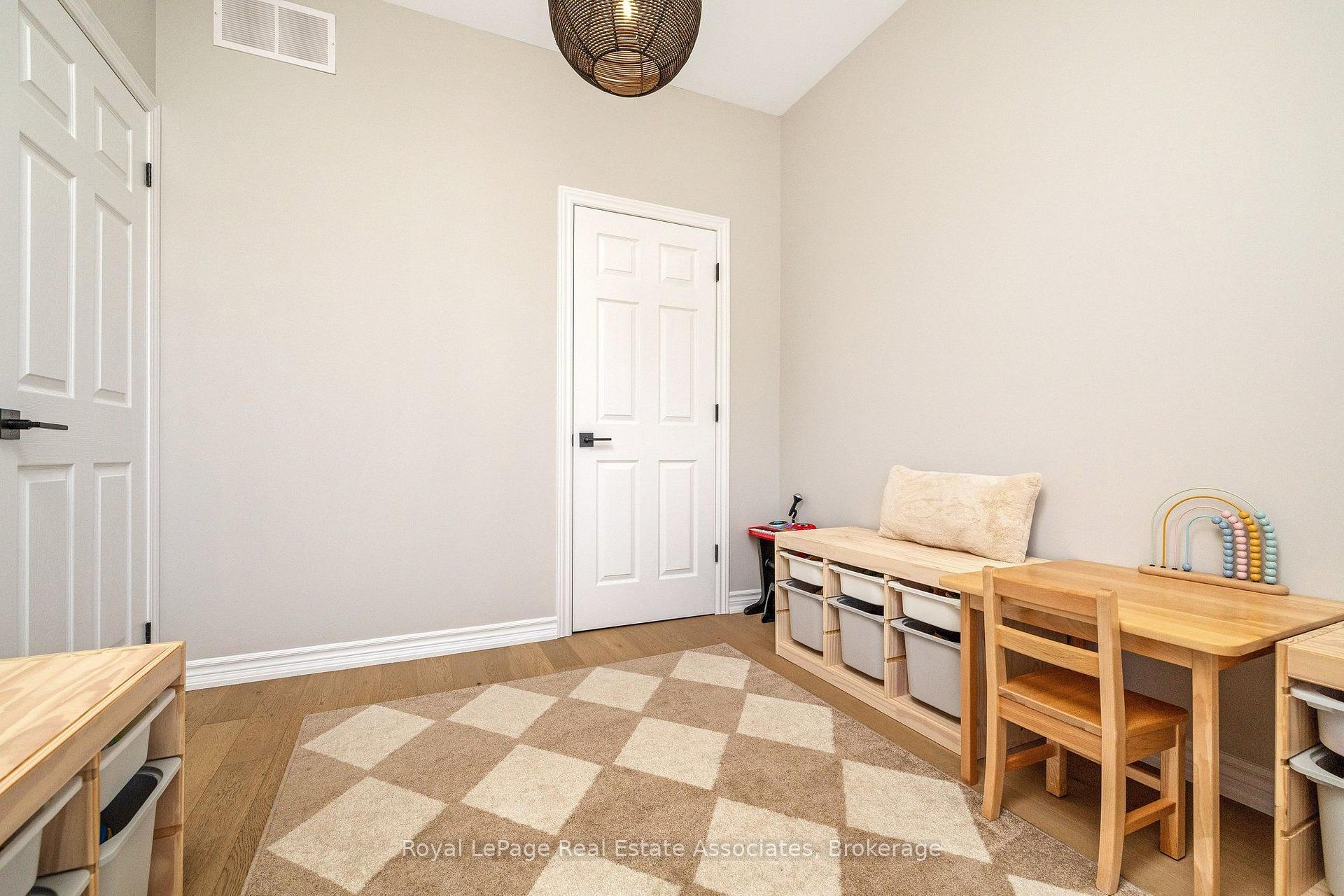 Photo 37 of Unit 10, 19 Braida Lane, Halton Hills, Acton — HOMEH