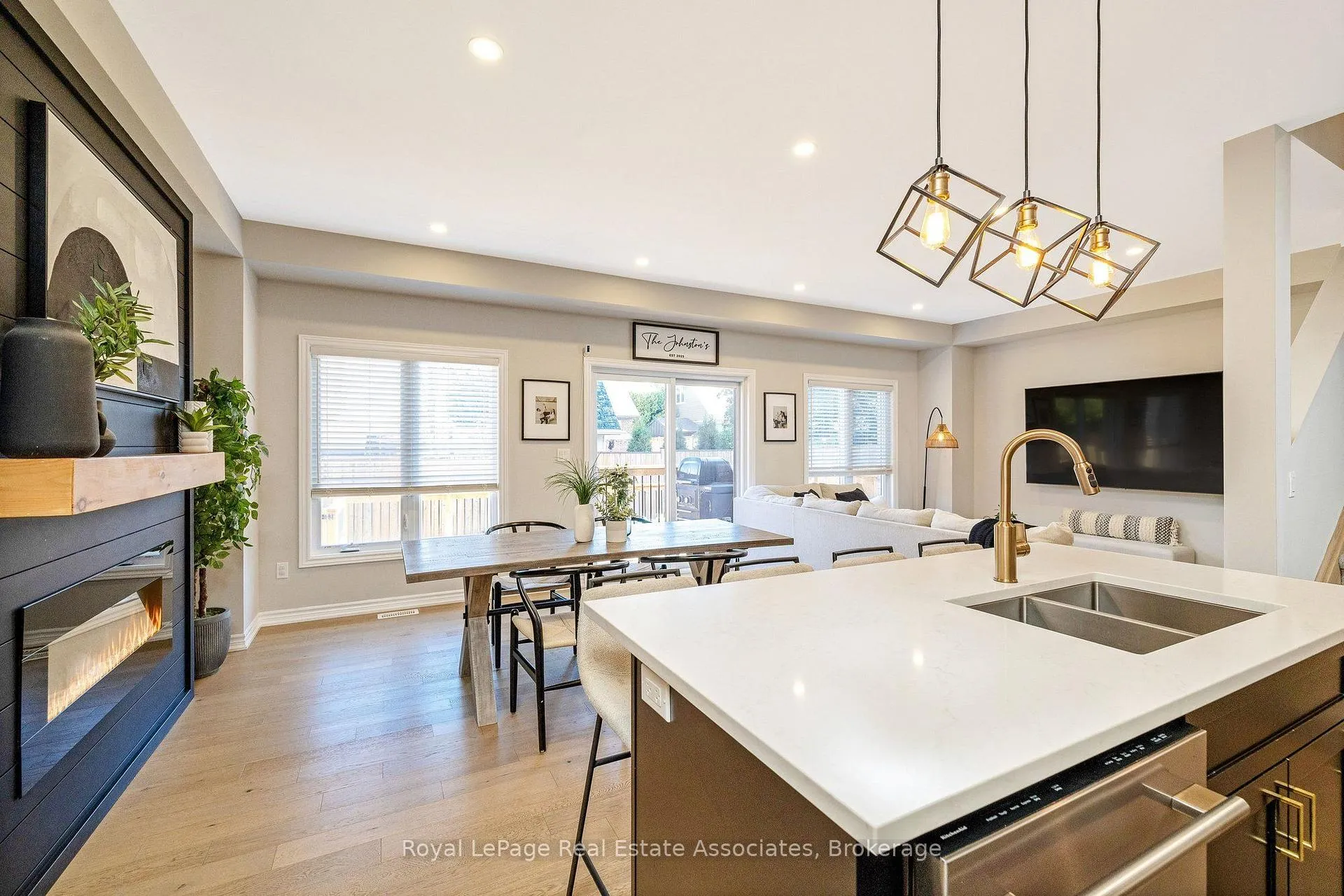 Photo 60 of Unit 10, 19 Braida Lane, Halton Hills, Acton — HOMEH