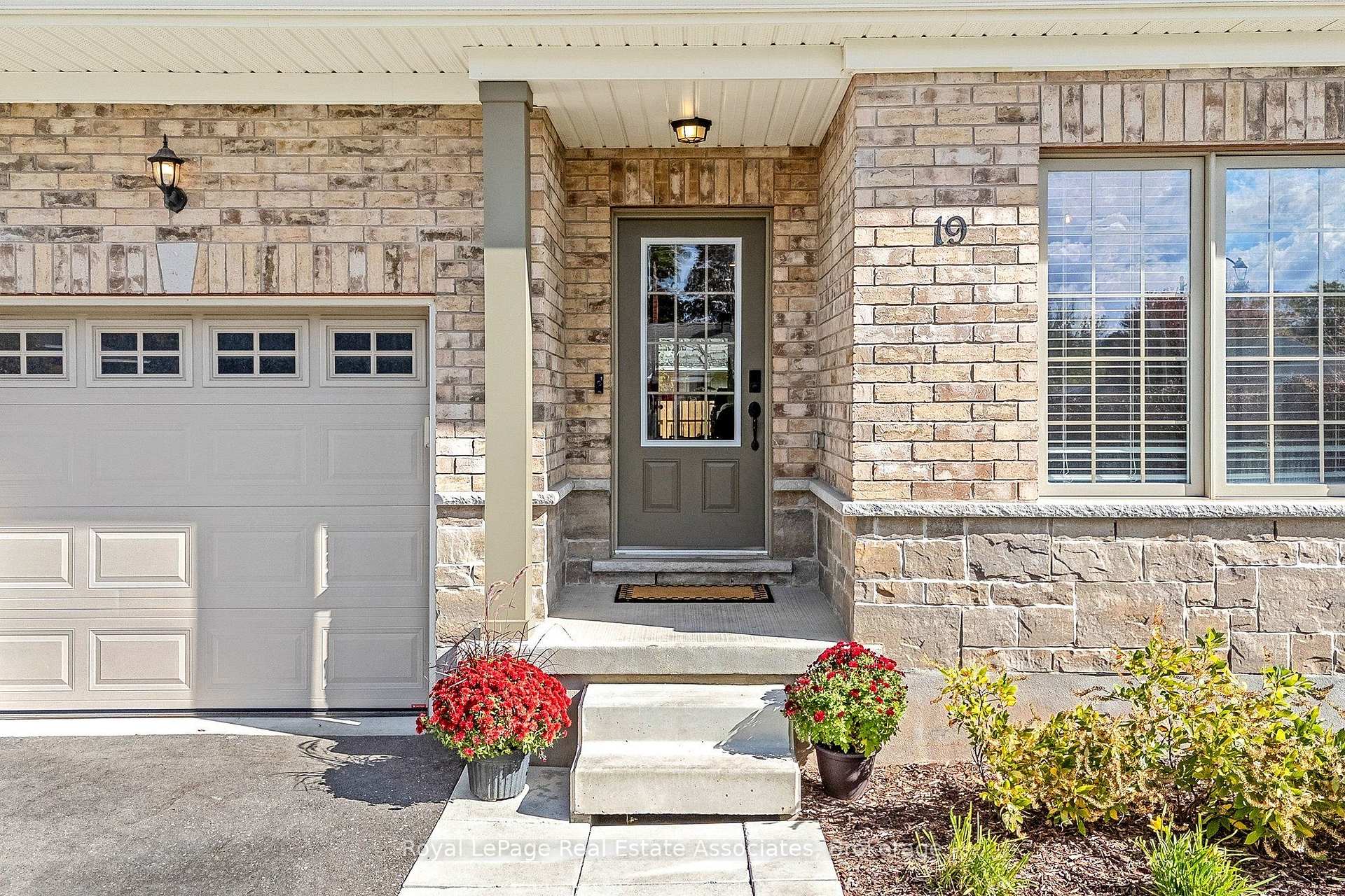 Photo 5 of Unit 10, 19 Braida Lane, Halton Hills, Acton — HOMEH