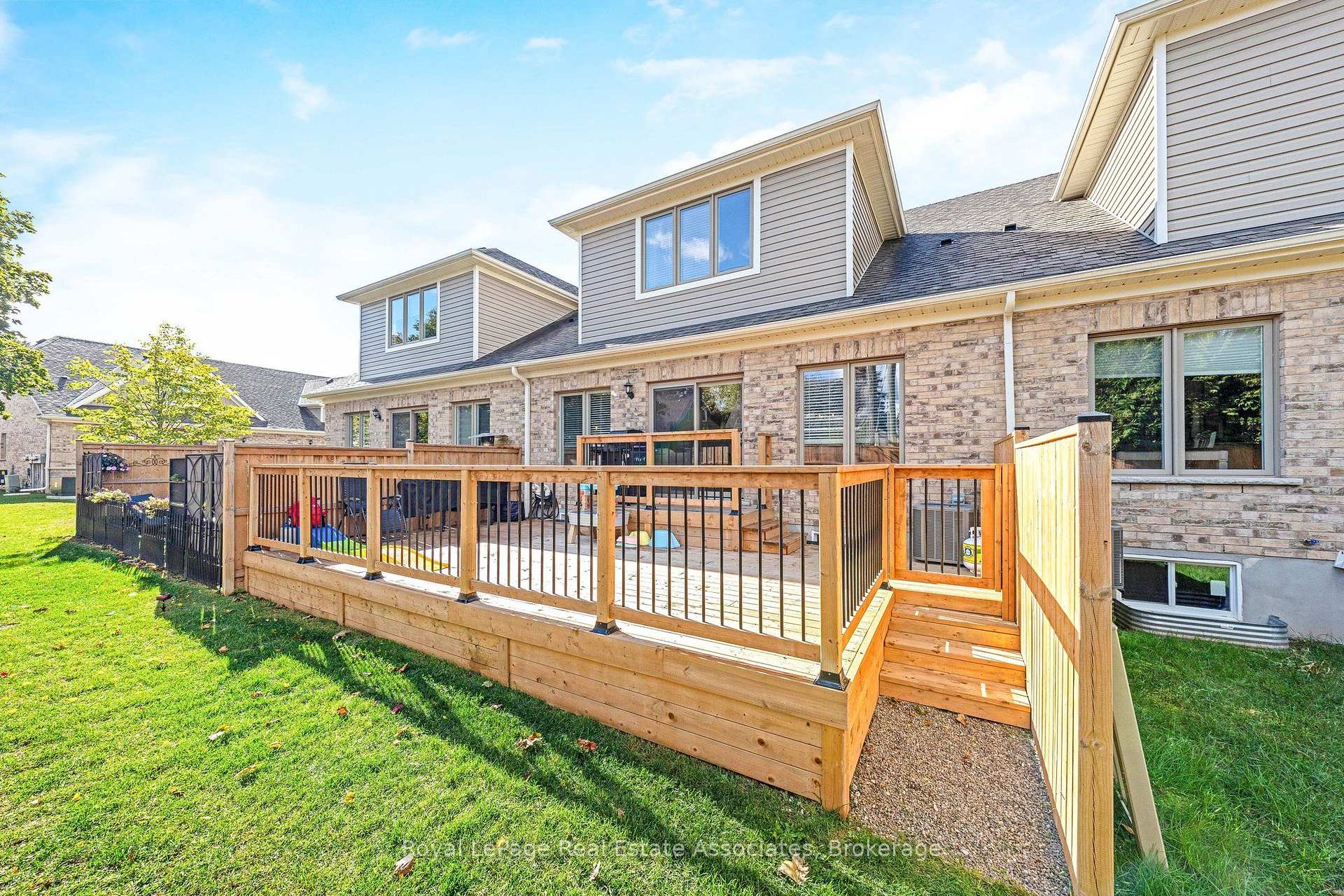 Photo 49 of Unit 10, 19 Braida Lane, Halton Hills, Acton — HOMEH