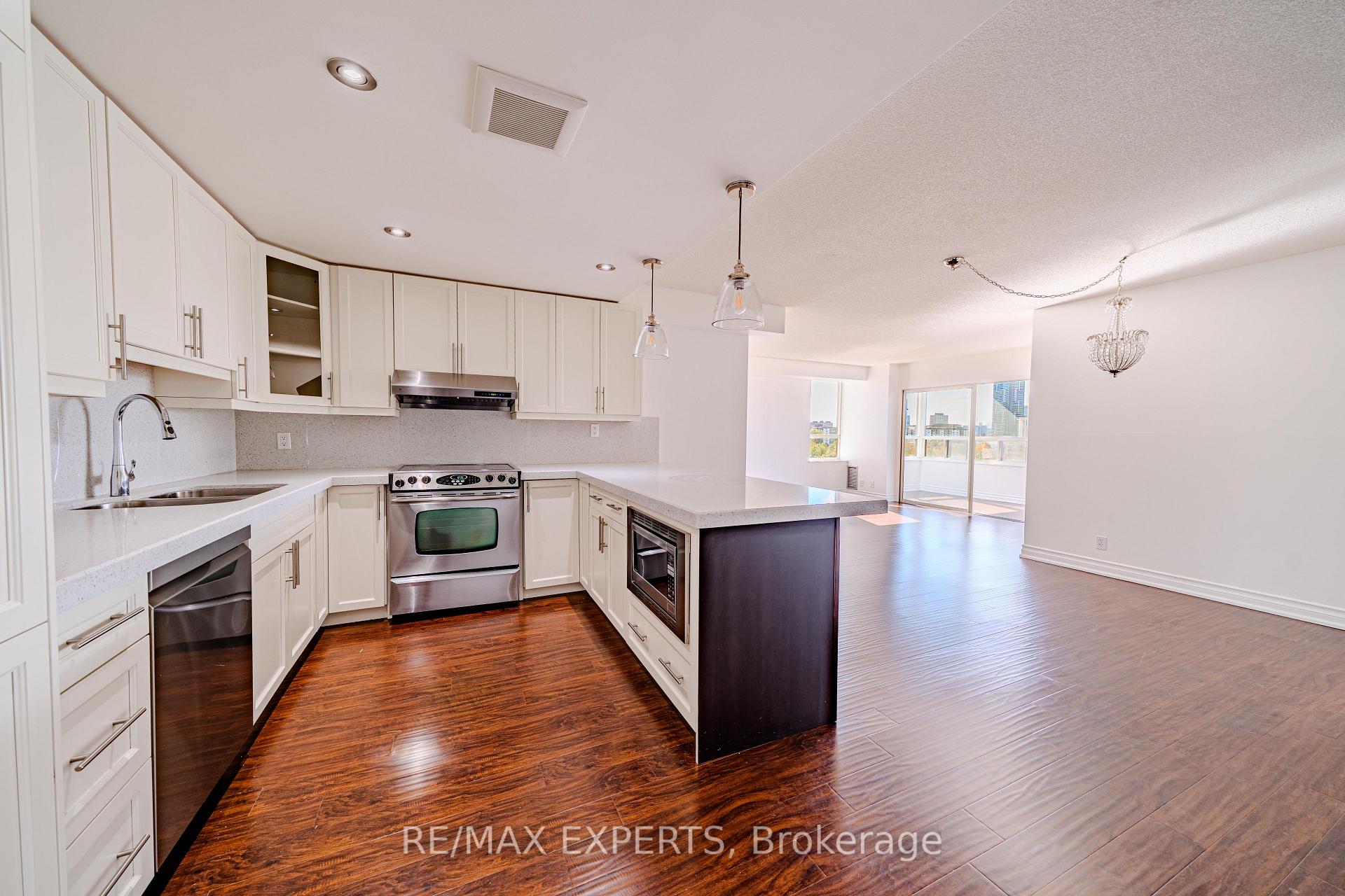 Photo 8 of Unit 802, 215 Wynford Drive, Toronto, Flemingdon Park — HOMEH